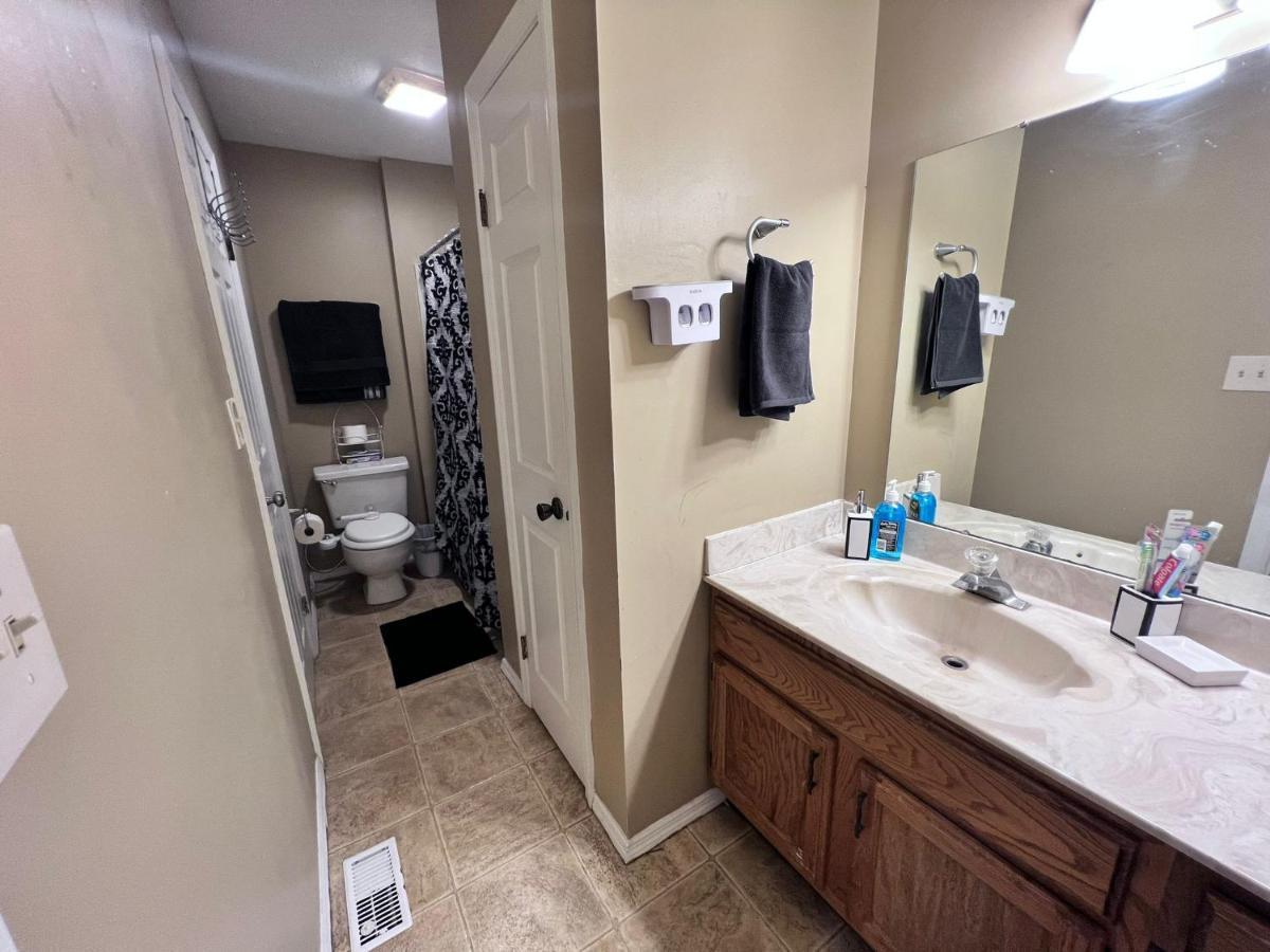 The Cozy Townhouse Wpafb & Wsu Apartment Fairborn Bagian luar foto