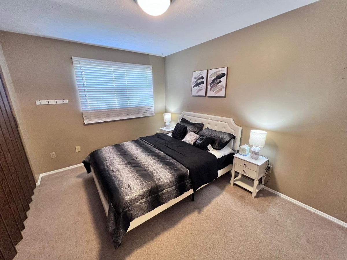 The Cozy Townhouse Wpafb & Wsu Apartment Fairborn Bagian luar foto