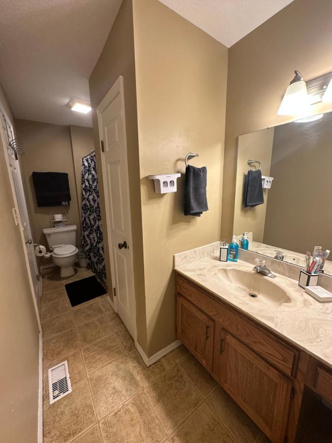 The Cozy Townhouse Wpafb & Wsu Apartment Fairborn Bagian luar foto